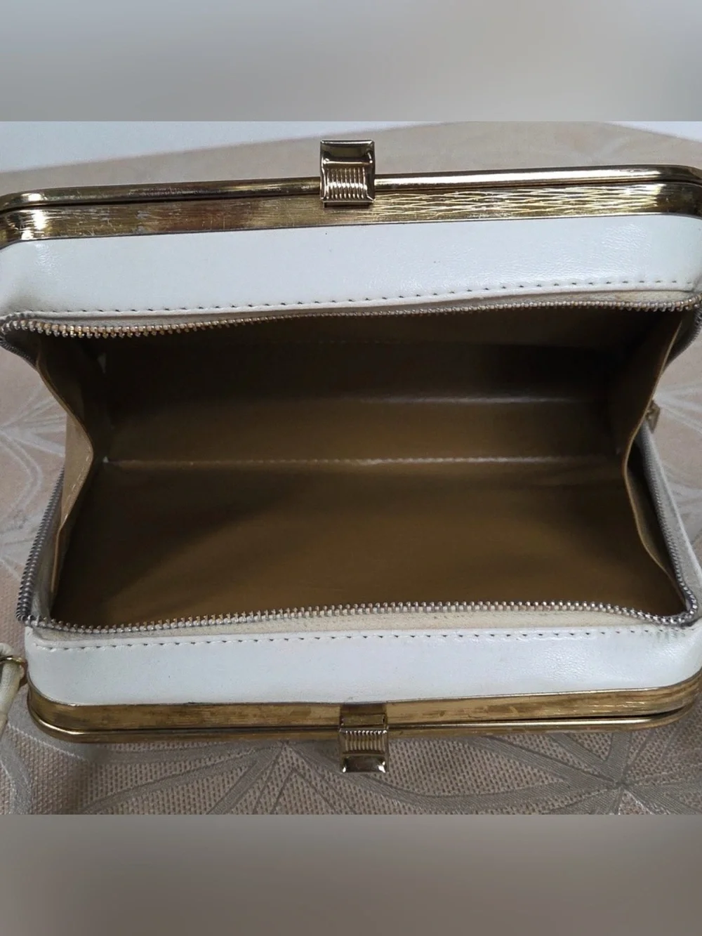 Vintage White Double Kisslock Shoulder Bag Purse. Mid-Century “camera” bag.